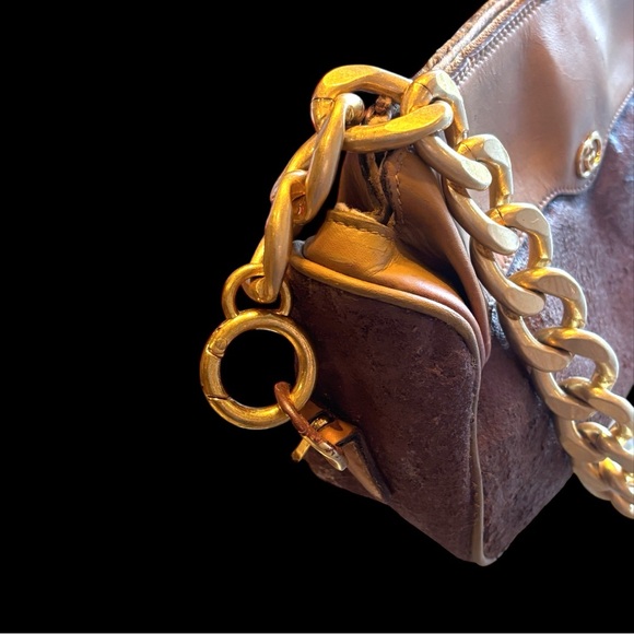 Authentic Gucci Vintage, Chocolate rugged textured, Caramel Leather Gold Chain - Picture 7 of 10